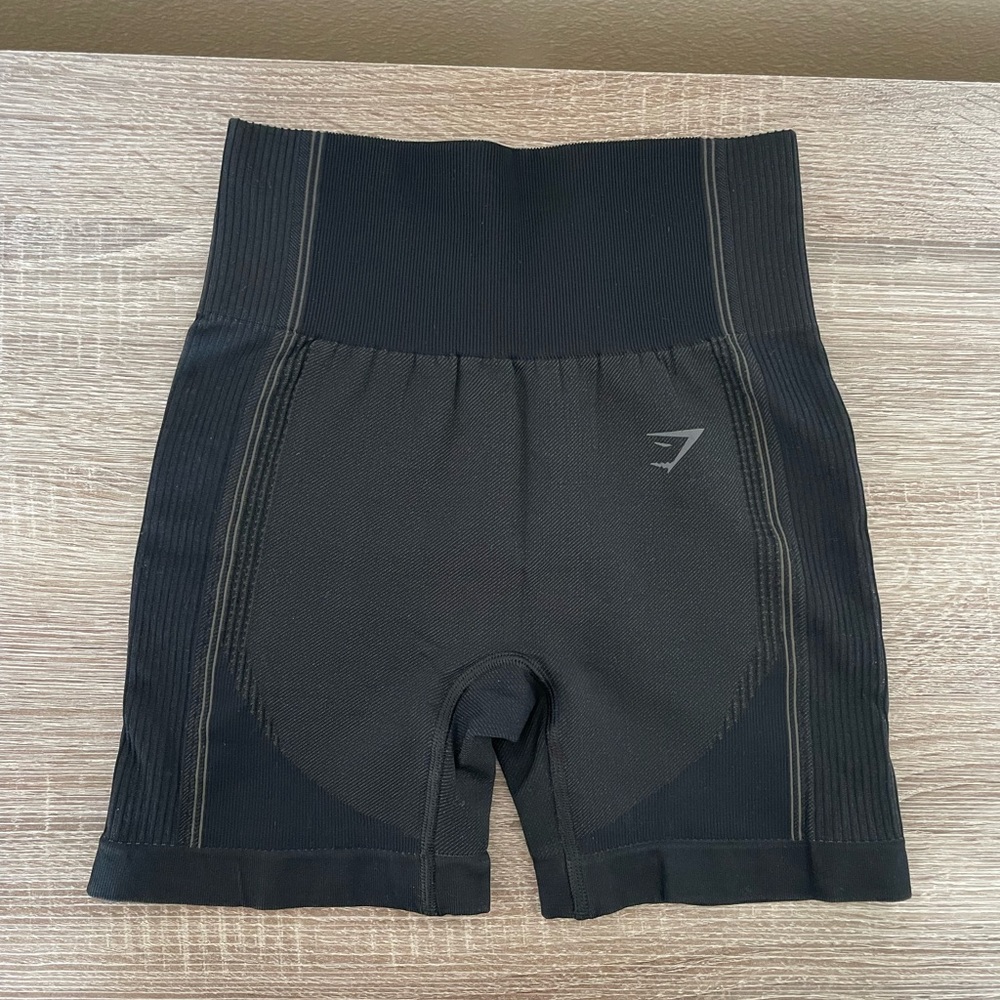 LIKE NEW Gymshark Seamless Biker Short, Black, Small